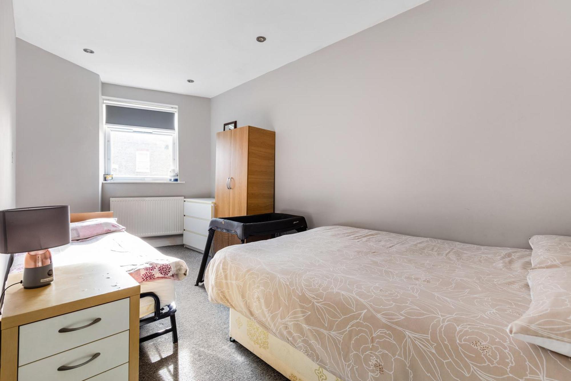 Spacious 2 Bed Apartment With Free Parking For 2 Cars And Underground Station Zone 2 For Quick Access To Central London Up To 8 Guests Eksteriør billede