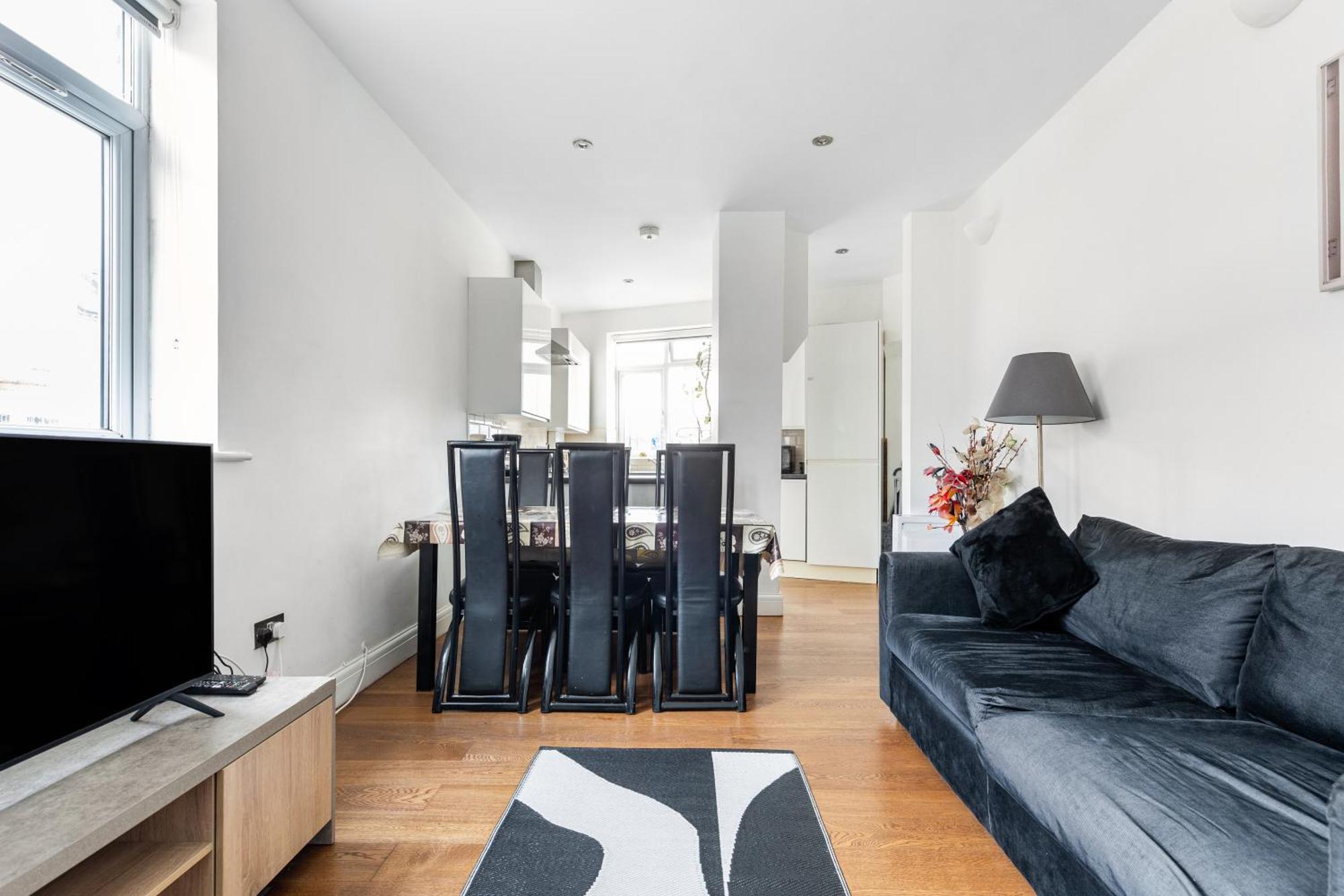 Spacious 2 Bed Apartment With Free Parking For 2 Cars And Underground Station Zone 2 For Quick Access To Central London Up To 8 Guests Eksteriør billede