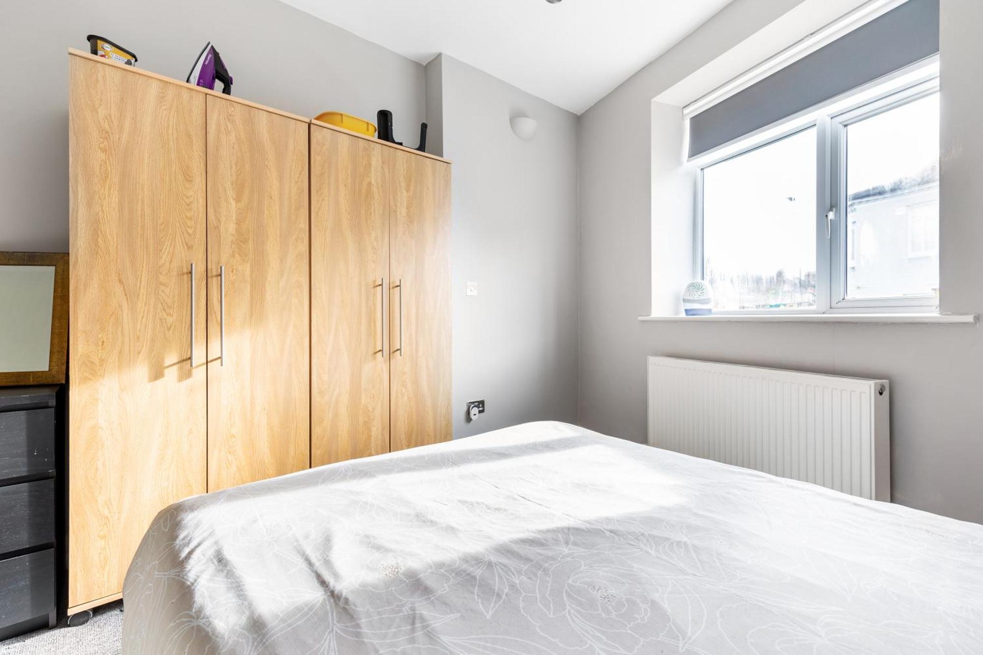 Spacious 2 Bed Apartment With Free Parking For 2 Cars And Underground Station Zone 2 For Quick Access To Central London Up To 8 Guests Eksteriør billede