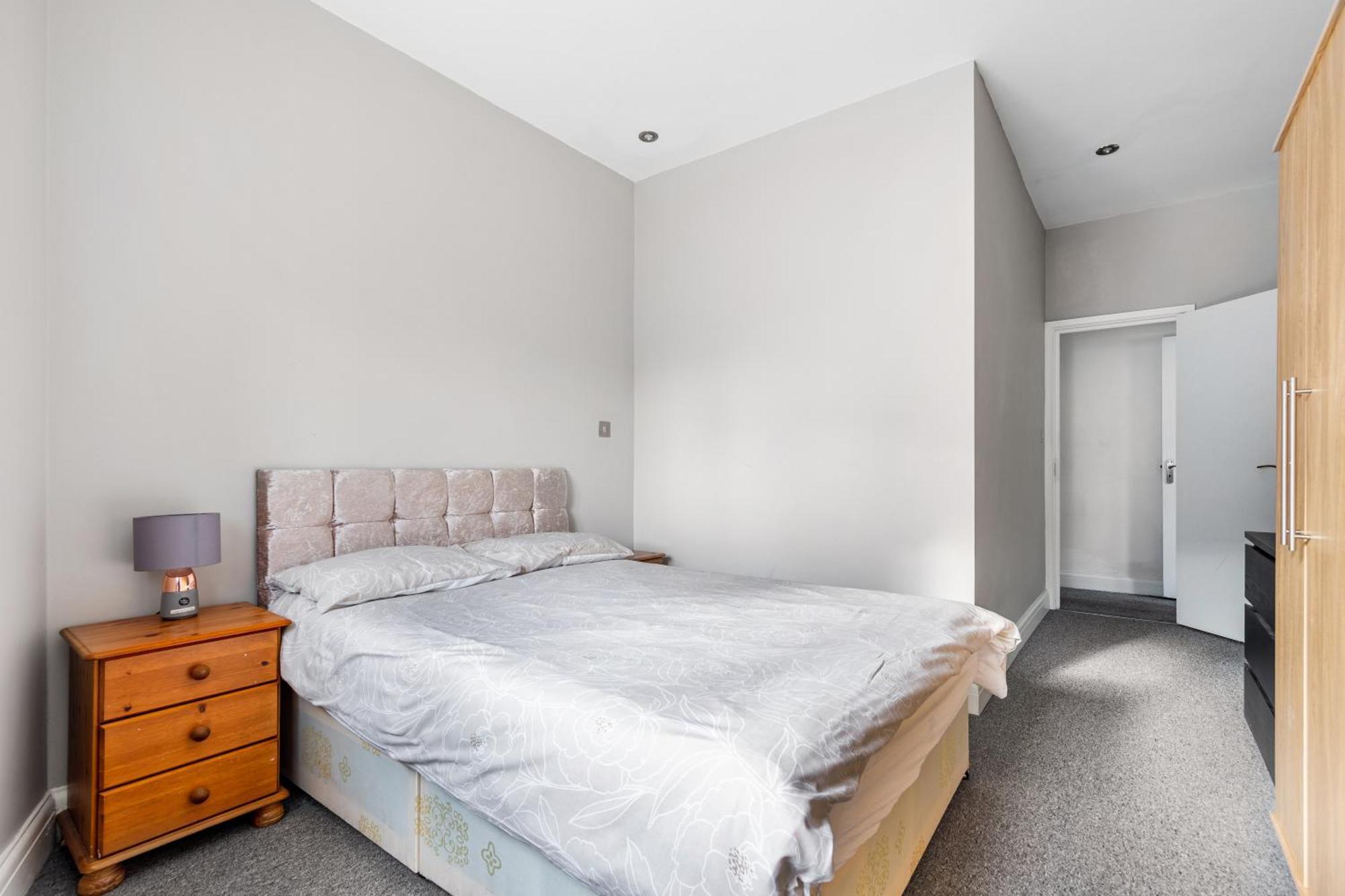 Spacious 2 Bed Apartment With Free Parking For 2 Cars And Underground Station Zone 2 For Quick Access To Central London Up To 8 Guests Eksteriør billede