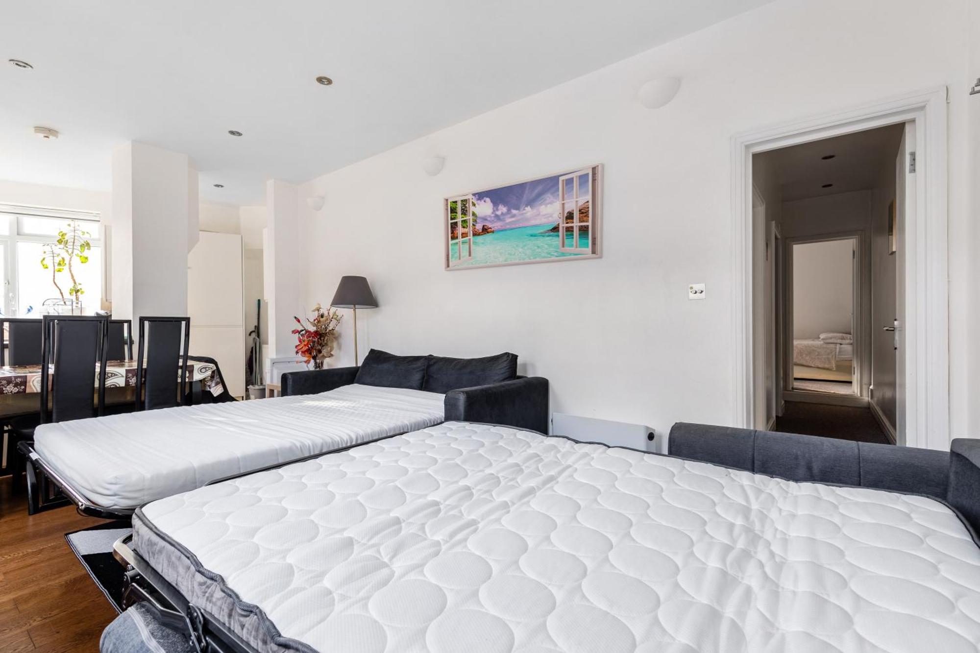 Spacious 2 Bed Apartment With Free Parking For 2 Cars And Underground Station Zone 2 For Quick Access To Central London Up To 8 Guests Eksteriør billede